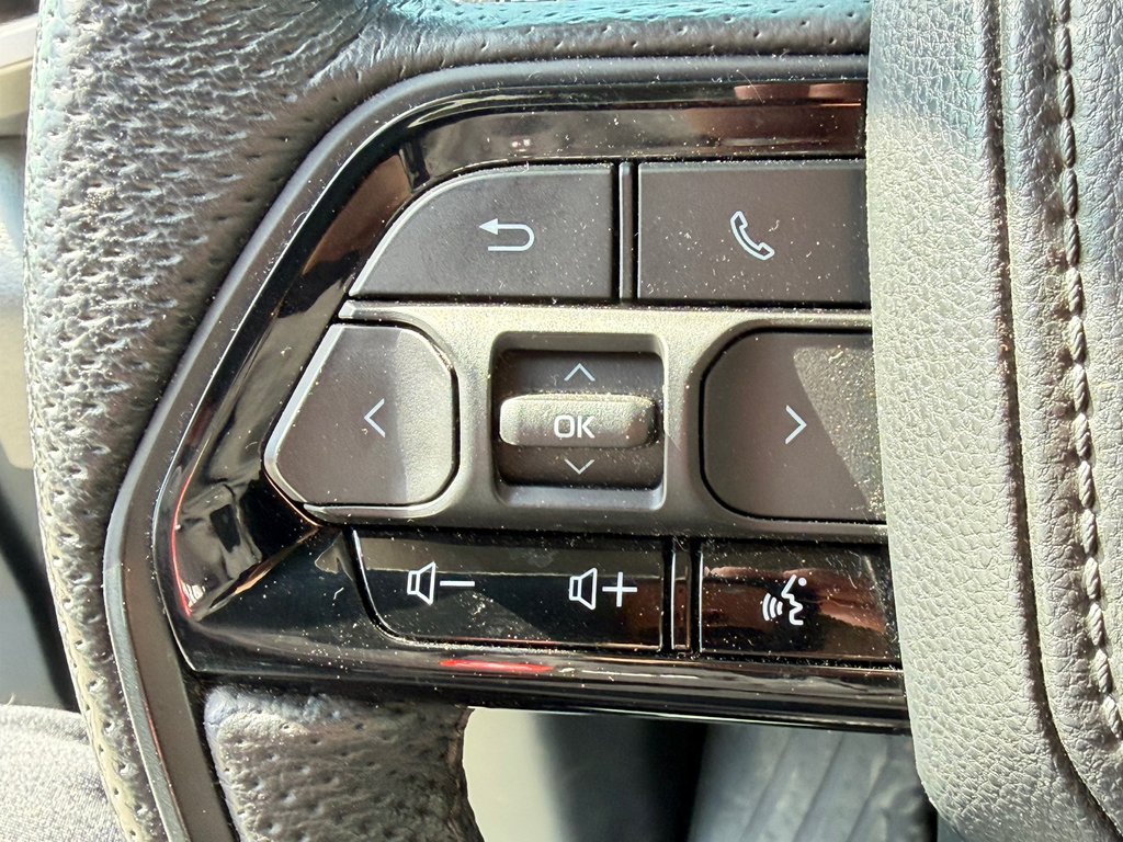 2023 Toyota Tundra TRD OFF ROAD / JAMAIS ACCIDENTE / IMPECCABLE / TOILE BOITE / EXHAUST TRD in Thetford Mines, Quebec - 41 - w1024h768px