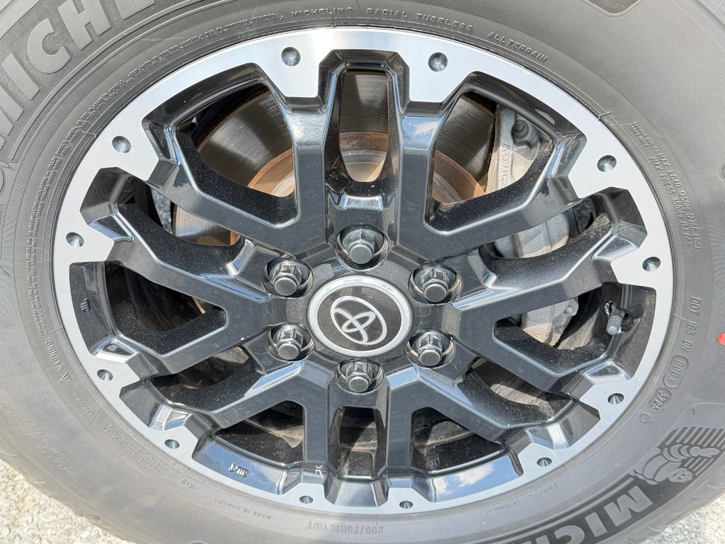 2023 Toyota Tundra TRD OFF ROAD / JAMAIS ACCIDENTE / IMPECCABLE / TOILE BOITE / EXHAUST TRD in Thetford Mines, Quebec - 16 - w1024h768px