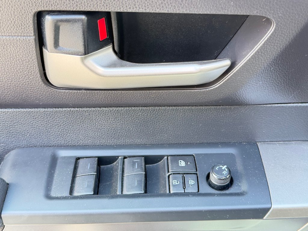 2023 Toyota Tundra TRD OFF ROAD / JAMAIS ACCIDENTE / IMPECCABLE / TOILE BOITE / EXHAUST TRD in Thetford Mines, Quebec - 36 - w1024h768px