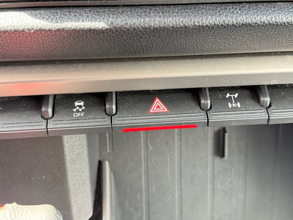 2023 Toyota Tundra TRD OFF ROAD / JAMAIS ACCIDENTE / IMPECCABLE / TOILE BOITE / EXHAUST TRD in Thetford Mines, Quebec - 50 - w1024h768px