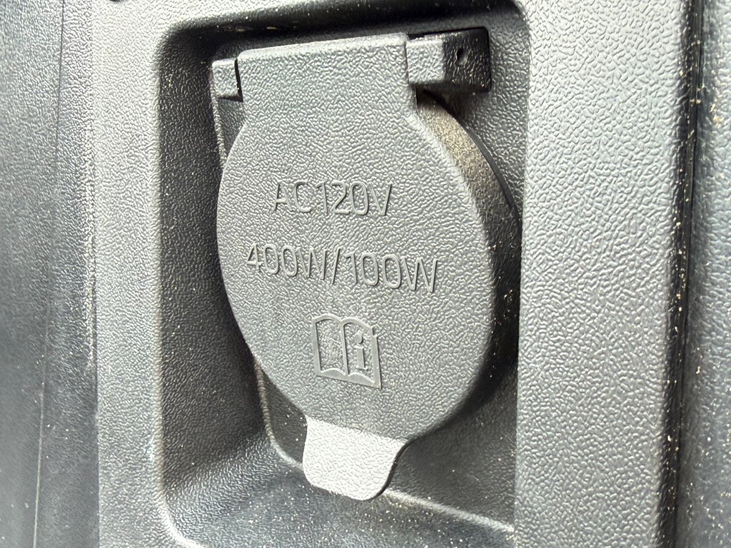 2023 Toyota Tundra LIMITED CREWMAX / PEA 28-08-27=100KM / in Thetford Mines, Quebec - 82 - w1024h768px