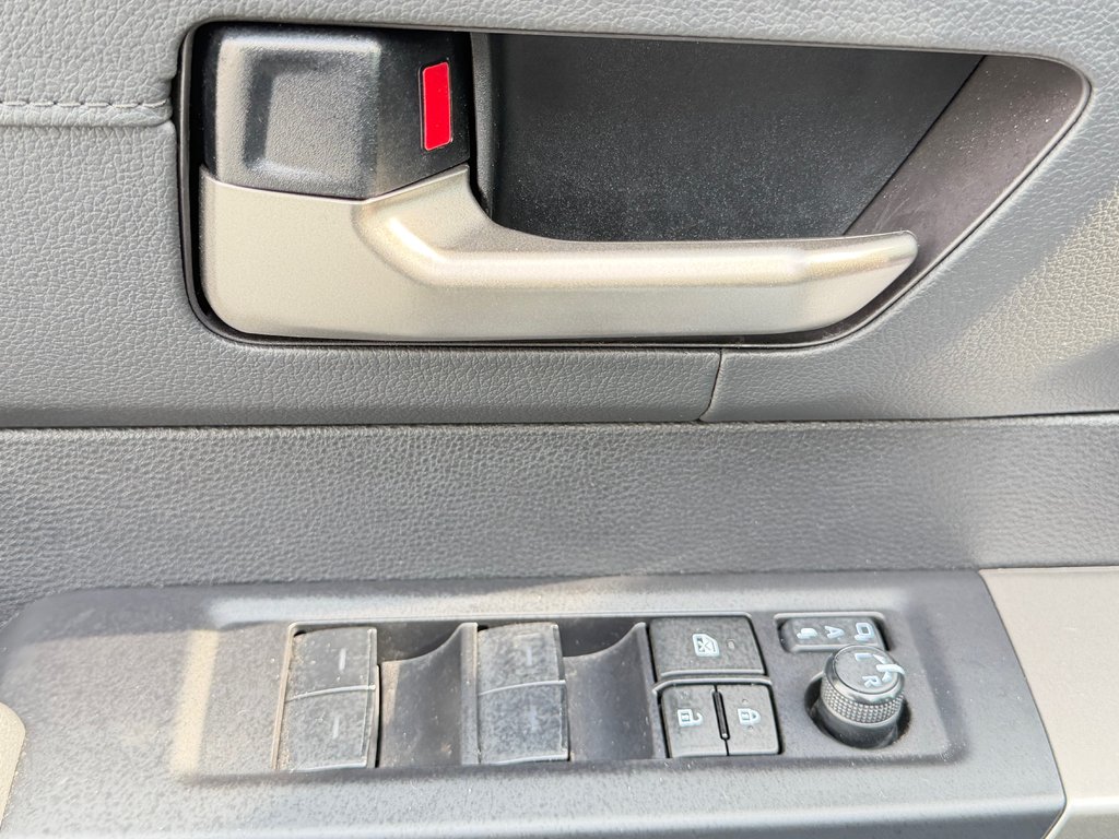 2023 Toyota Tundra LIMITED CREWMAX / PEA 28-08-27=100KM / in Thetford Mines, Quebec - 37 - w1024h768px