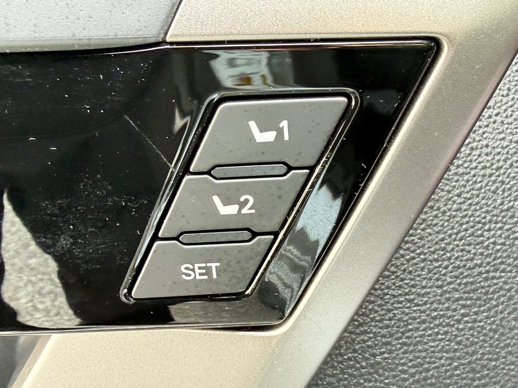 2023 Toyota Tundra LIMITED CREWMAX / PEA 28-08-27=100KM / in Thetford Mines, Quebec - 38 - w1024h768px