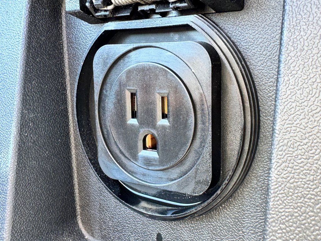 2024 Toyota Tundra LIMITED NIGHTSHADE / CREWMAX BOITE 6.5 PIEDS / TOILE DE BOITE / MARCHE-PIED in Thetford Mines, Quebec - 75 - w1024h768px