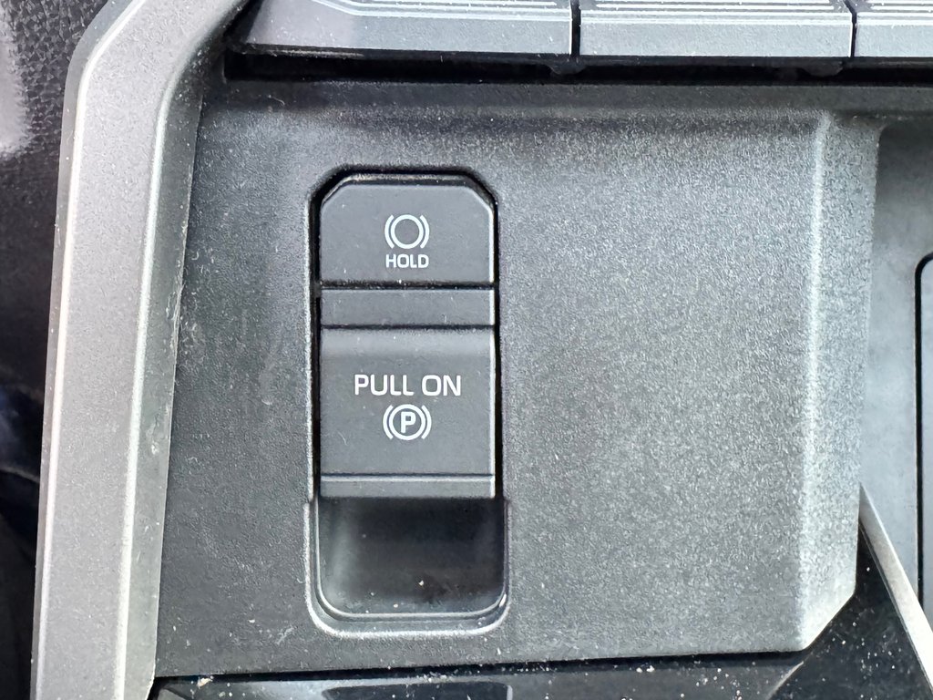 Toyota Tundra LIMITED NIGHTSHADE / CREWMAX BOITE 6.5 PIEDS / TOILE DE BOITE / JAMAIS ACCIDENTÉ 2024 à Thetford Mines, Québec - 52 - w1024h768px