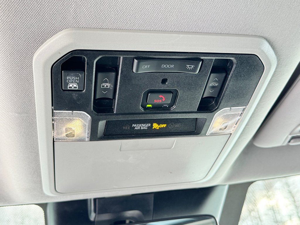 Toyota Tundra LIMITED NIGHTSHADE / CREWMAX BOITE 6.5 PIEDS / TOILE DE BOITE / JAMAIS ACCIDENTÉ 2024 à Thetford Mines, Québec - 64 - w1024h768px