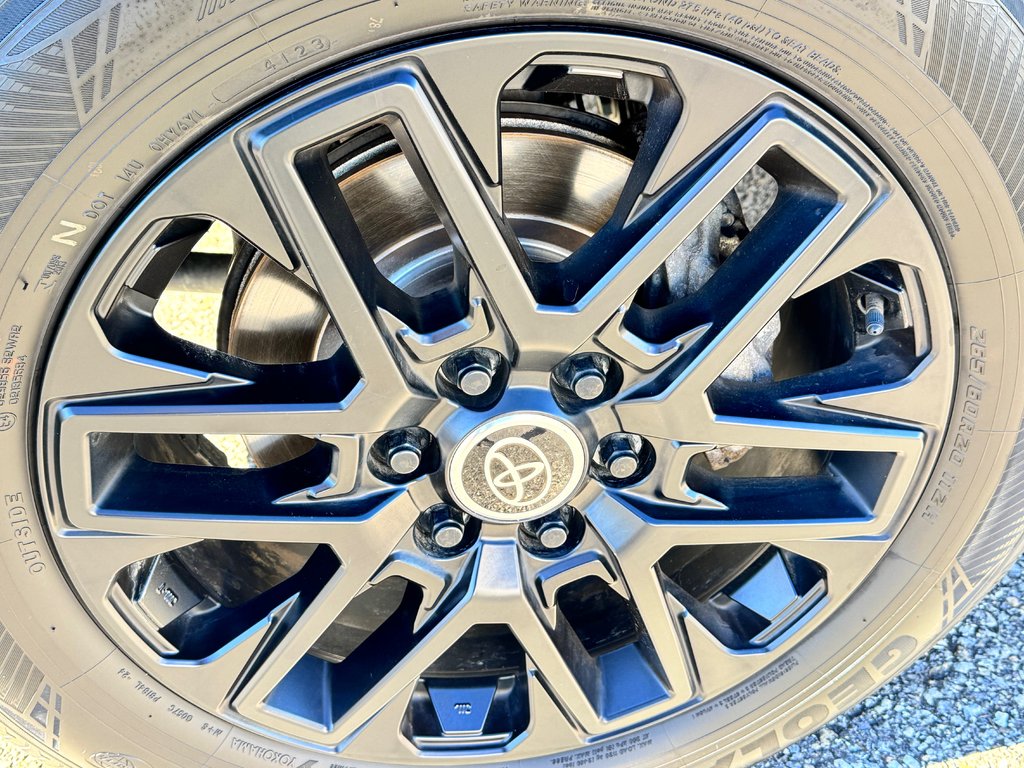 2024 Toyota Tundra LIMITED NIGHTSHADE / CREWMAX BOITE 6.5 PIEDS / TOILE DE BOITE / MARCHE-PIED in Thetford Mines, Quebec - 16 - w1024h768px