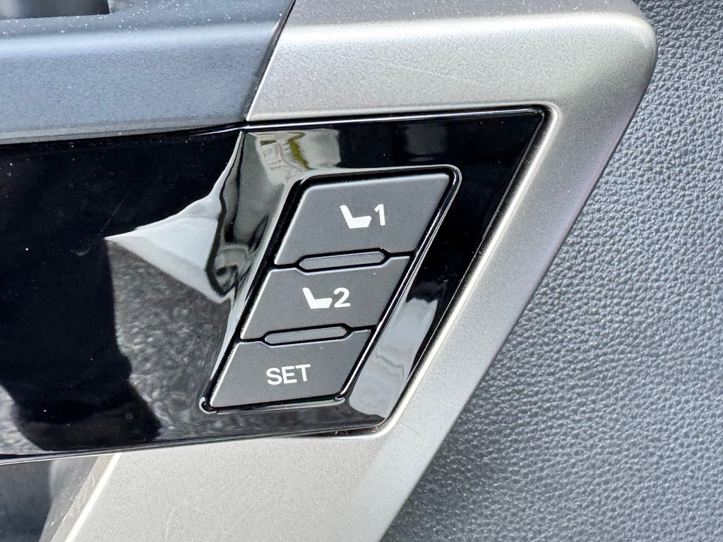 Toyota Tundra LIMITED NIGHTSHADE / CREWMAX BOITE 6.5 PIEDS / TOILE DE BOITE / JAMAIS ACCIDENTÉ 2024 à Thetford Mines, Québec - 33 - w1024h768px