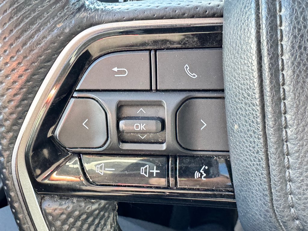 2024 Toyota Tundra LIMITED NIGHTSHADE / CREWMAX BOITE 6.5 PIEDS / TOILE DE BOITE / MARCHE-PIED in Thetford Mines, Quebec - 40 - w1024h768px