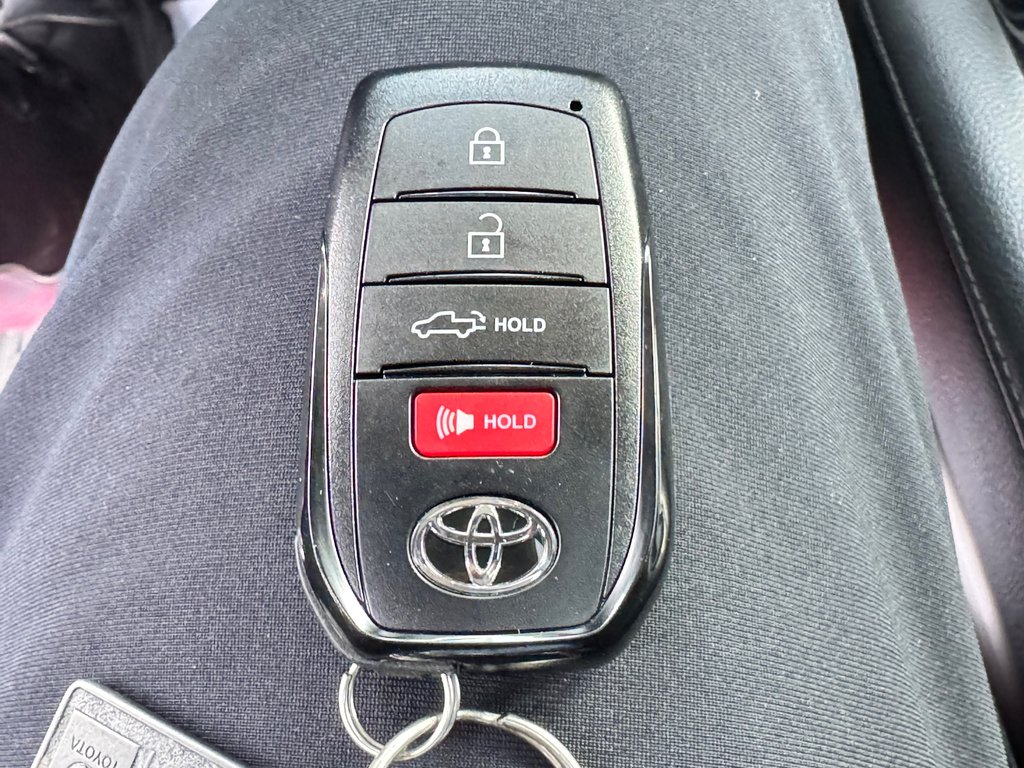 Toyota Tundra LIMITED NIGHTSHADE / CREWMAX BOITE 6.5 PIEDS / TOILE DE BOITE / JAMAIS ACCIDENTÉ 2024 à Thetford Mines, Québec - 65 - w1024h768px