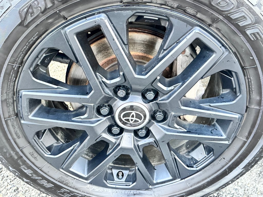 2024 Toyota Tundra LIMITED NIGHTSHADE / CREWMAX / TOILE BOITE / MARCHE PIED in Thetford Mines, Quebec - 18 - w1024h768px