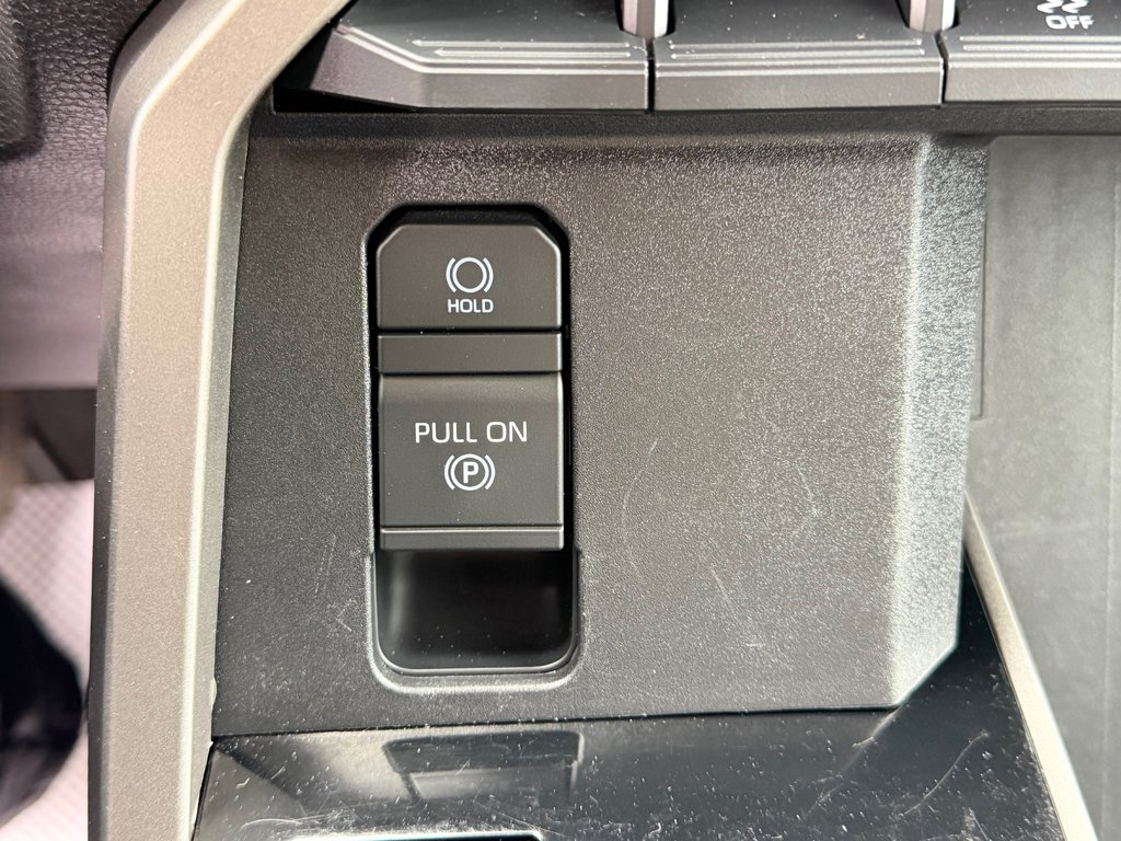 2024 Toyota Tundra SR5 DOUBLE CAB 4X4 / PRIX IMBATTABLE / in Thetford Mines, Quebec - 44 - w1024h768px