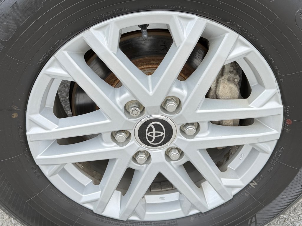 2024 Toyota Tundra SR5 DOUBLE CAB 4X4 / PRIX IMBATTABLE / in Thetford Mines, Quebec - 16 - w1024h768px