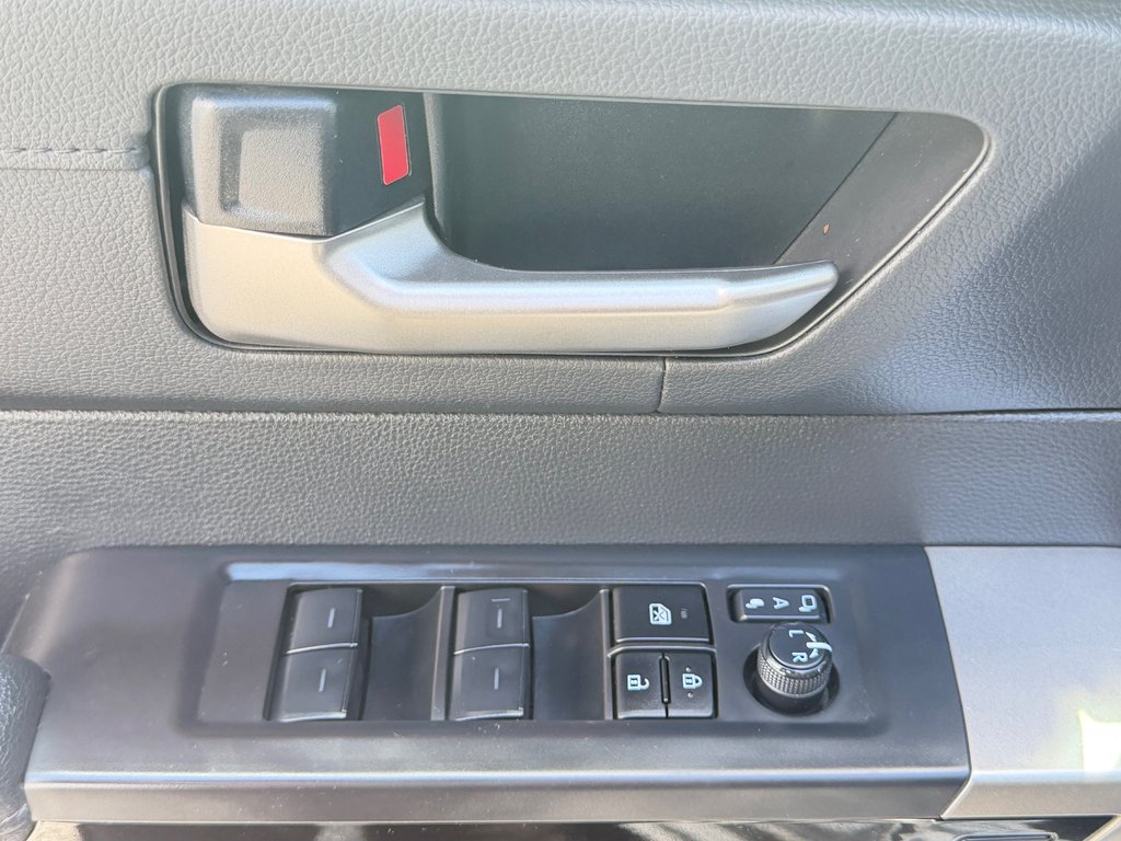 2024 Toyota Tundra TRD LIMITED HYBRIDE / 1 PROPRIO / JAMAIS ACCIDENTÉ /  PEA 01-08-28=100km / in Thetford Mines, Quebec - 40 - w1024h768px