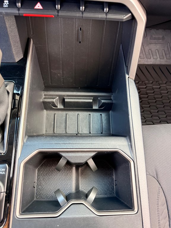 Toyota Tundra SR5 / DOUBLECAB / MAGS + PNEUS HORS ROUTE / 2024 à Thetford Mines, Québec - 32 - w1024h768px
