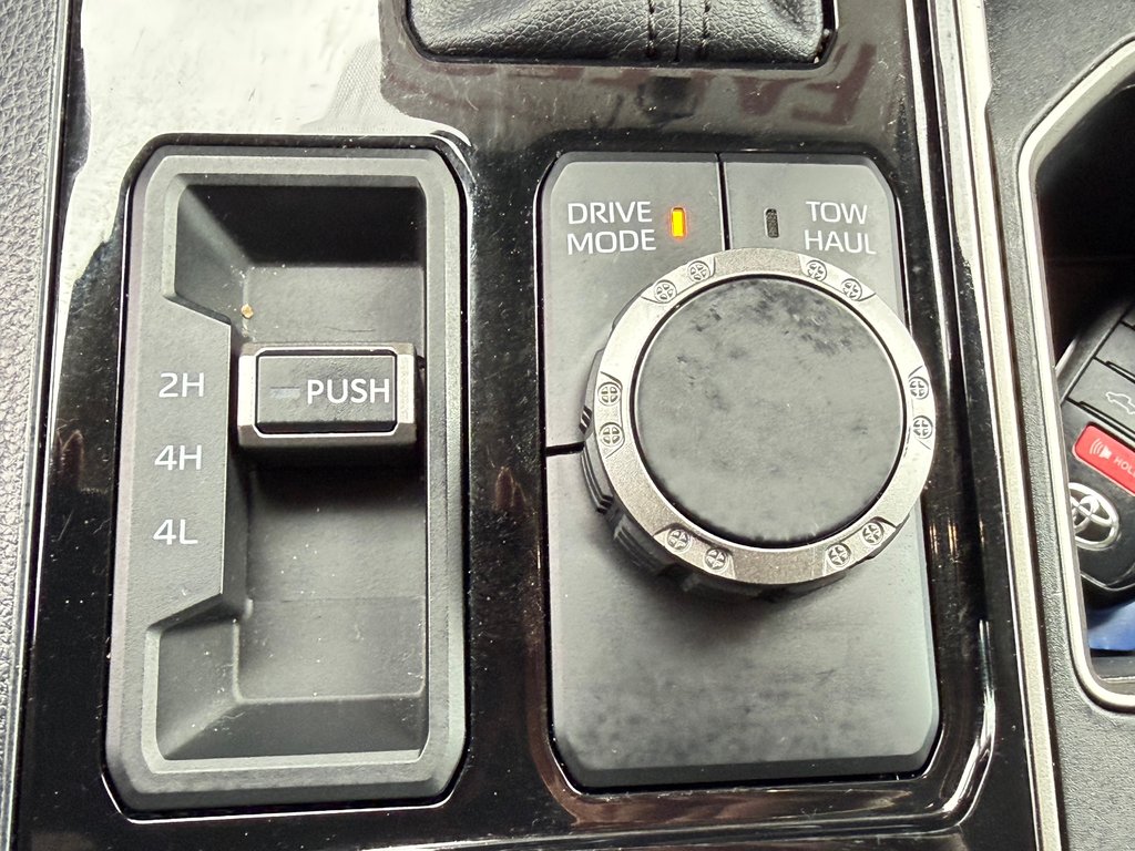 2024 Toyota Tundra SR5 / DOUBLECAB / MAGS + PNEUS HORS ROUTE / in Thetford Mines, Quebec - 47 - w1024h768px
