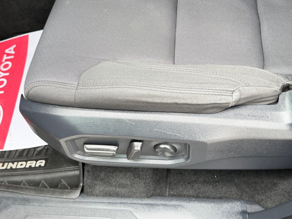 2024 Toyota Tundra SR5 / DOUBLECAB / MAGS + PNEUS HORS ROUTE / in Thetford Mines, Quebec - 33 - w1024h768px