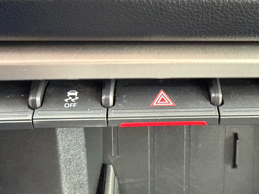 2024 Toyota Tundra SR5 / DOUBLECAB / MAGS + PNEUS HORS ROUTE / in Thetford Mines, Quebec - 45 - w1024h768px