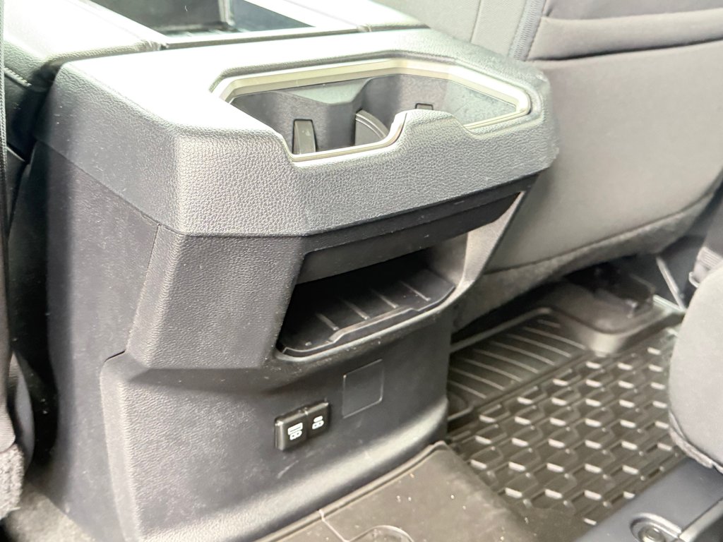 2024 Toyota Tundra SR5 / DOUBLECAB / MAGS + PNEUS HORS ROUTE / in Thetford Mines, Quebec - 56 - w1024h768px
