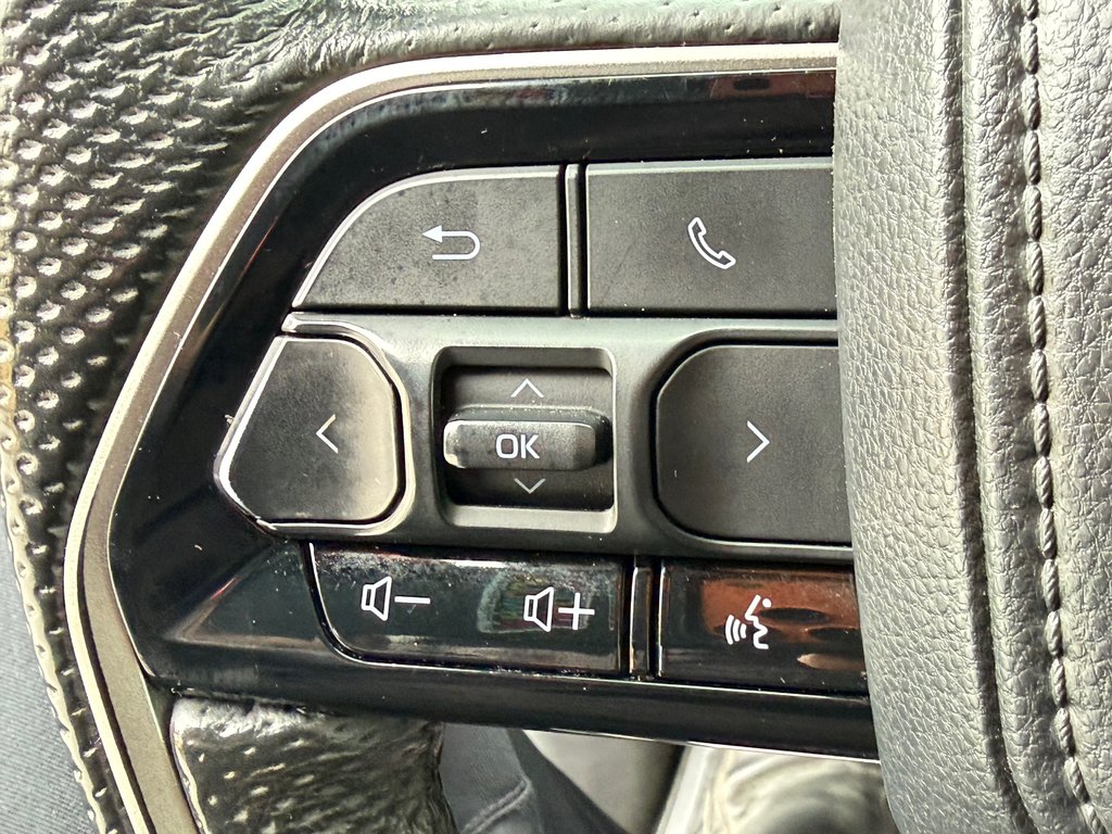 2024 Toyota Tundra SR5 / DOUBLECAB / MAGS + PNEUS HORS ROUTE / in Thetford Mines, Quebec - 36 - w1024h768px