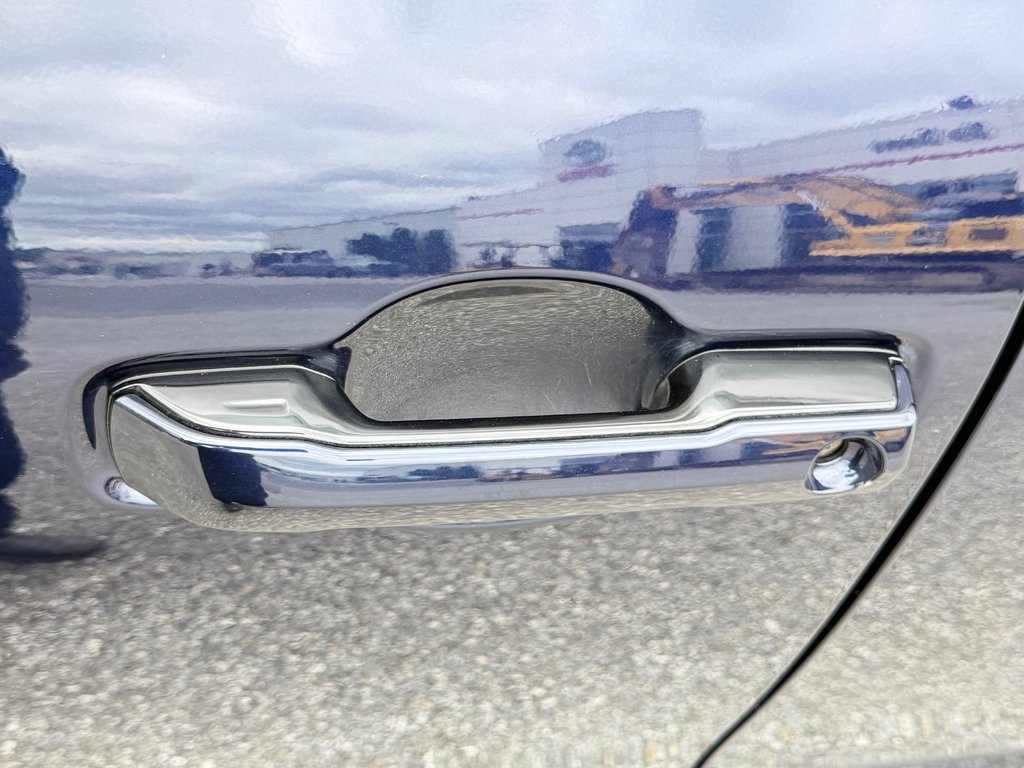 2024 Toyota Tundra SR5 / DOUBLECAB / MAGS + PNEUS HORS ROUTE / in Thetford Mines, Quebec - 22 - w1024h768px