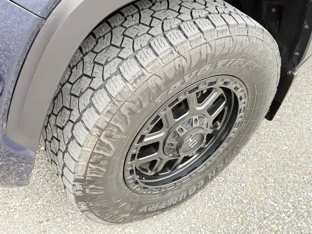 2024 Toyota Tundra SR5 / DOUBLECAB / MAGS + PNEUS HORS ROUTE / in Thetford Mines, Quebec - 16 - w1024h768px