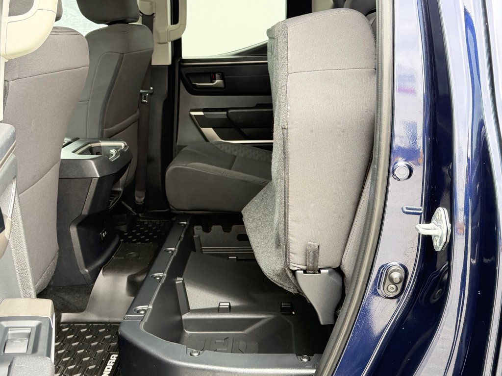 2024 Toyota Tundra SR5 / DOUBLECAB / MAGS + PNEUS HORS ROUTE / in Thetford Mines, Quebec - 55 - w1024h768px