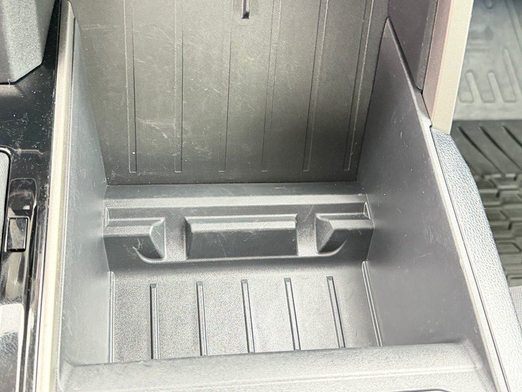 2024 Toyota Tundra SR5 / DOUBLECAB / MAGS + PNEUS HORS ROUTE / in Thetford Mines, Quebec - 48 - w1024h768px
