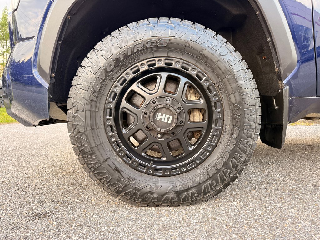 Toyota Tundra SR5 / DOUBLECAB / MAGS + PNEUS HORS ROUTE / 2024 à Thetford Mines, Québec - 11 - w1024h768px