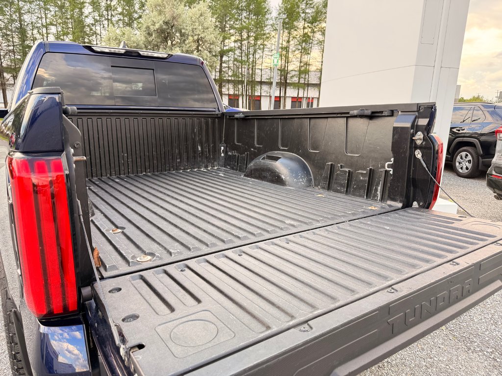 Toyota Tundra SR5 / DOUBLECAB / MAGS + PNEUS HORS ROUTE / 2024 à Thetford Mines, Québec - 16 - w1024h768px