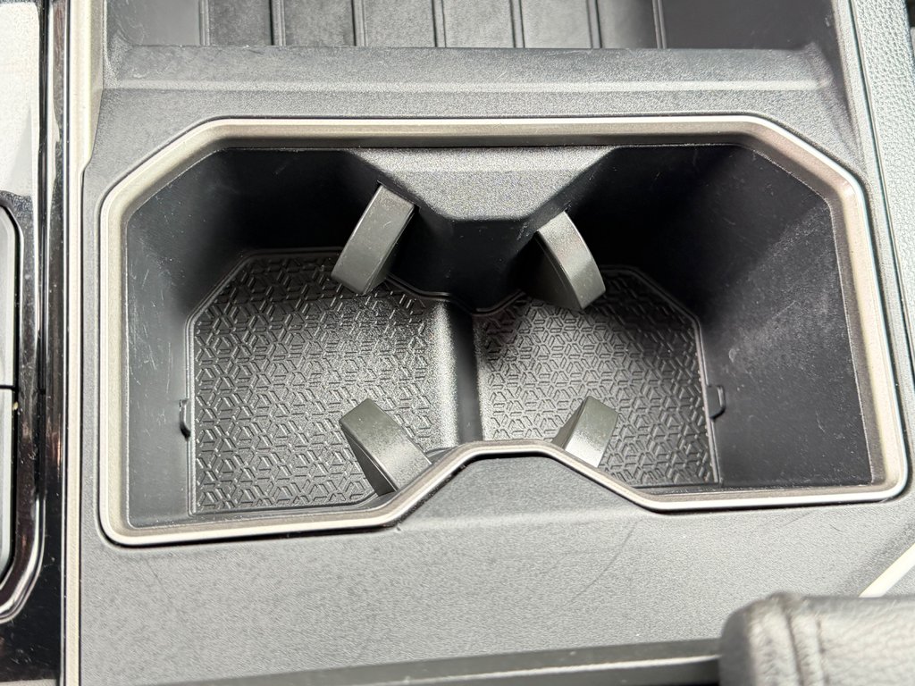 2024 Toyota Tundra SR5 / DOUBLECAB / MAGS + PNEUS HORS ROUTE / in Thetford Mines, Quebec - 49 - w1024h768px
