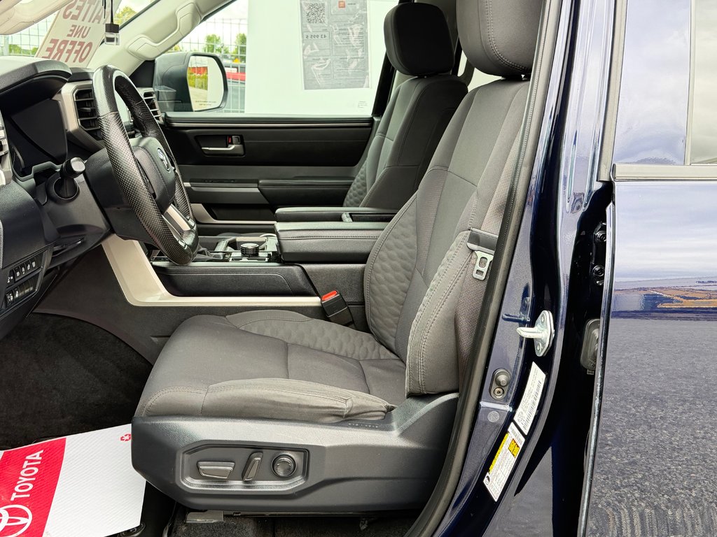 2024 Toyota Tundra SR5 / DOUBLECAB / MAGS + PNEUS HORS ROUTE / in Thetford Mines, Quebec - 32 - w1024h768px