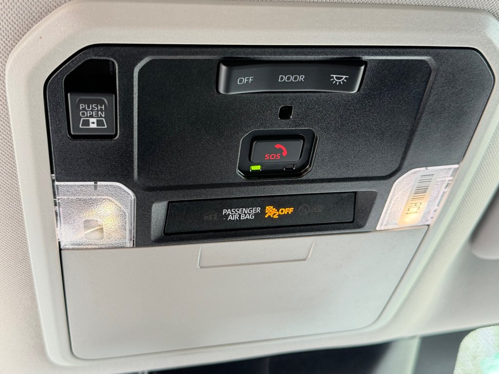 2024 Toyota Tundra SR5 / DOUBLECAB / MAGS + PNEUS HORS ROUTE / in Thetford Mines, Quebec - 52 - w1024h768px