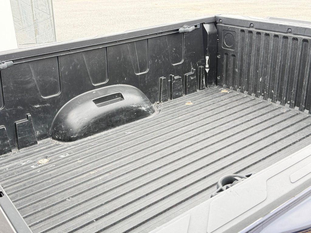 2024 Toyota Tundra SR5 / DOUBLECAB / MAGS + PNEUS HORS ROUTE / in Thetford Mines, Quebec - 59 - w1024h768px