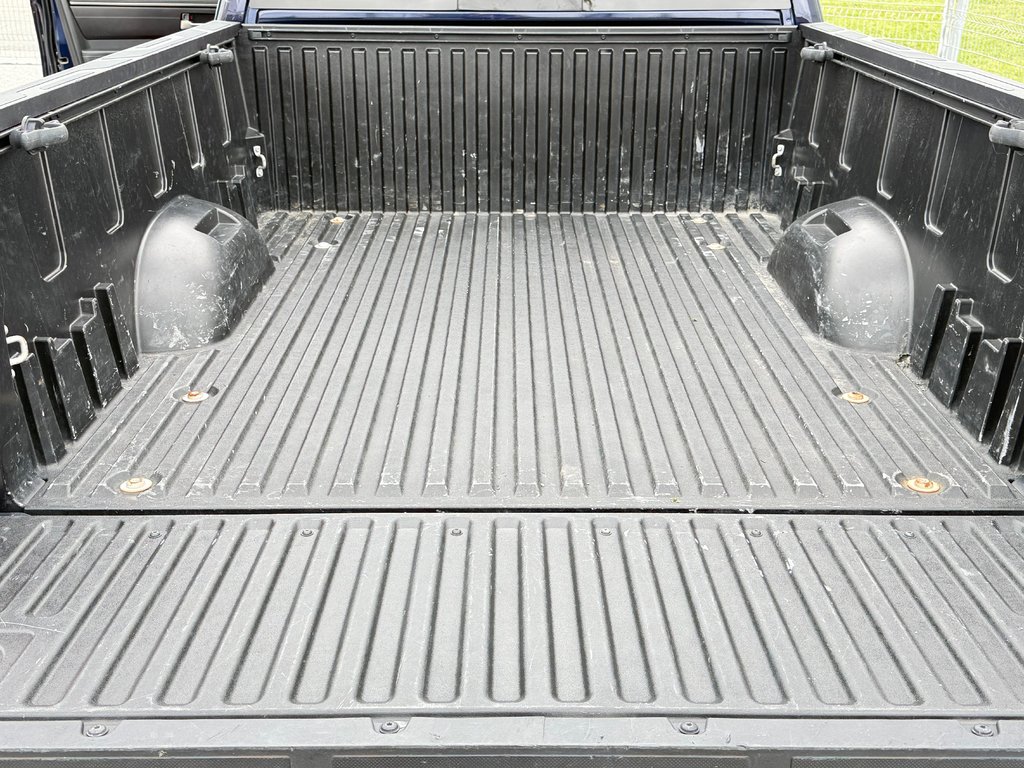 2024 Toyota Tundra SR5 / DOUBLECAB / MAGS + PNEUS HORS ROUTE / in Thetford Mines, Quebec - 60 - w1024h768px