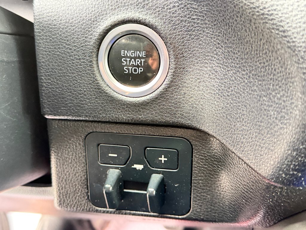 2024 Toyota Tundra SR5 / DOUBLECAB / MAGS + PNEUS HORS ROUTE / in Thetford Mines, Quebec - 41 - w1024h768px