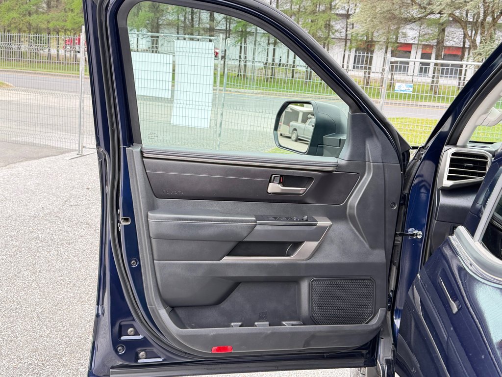 2024 Toyota Tundra SR5 / DOUBLECAB / MAGS + PNEUS HORS ROUTE / in Thetford Mines, Quebec - 30 - w1024h768px