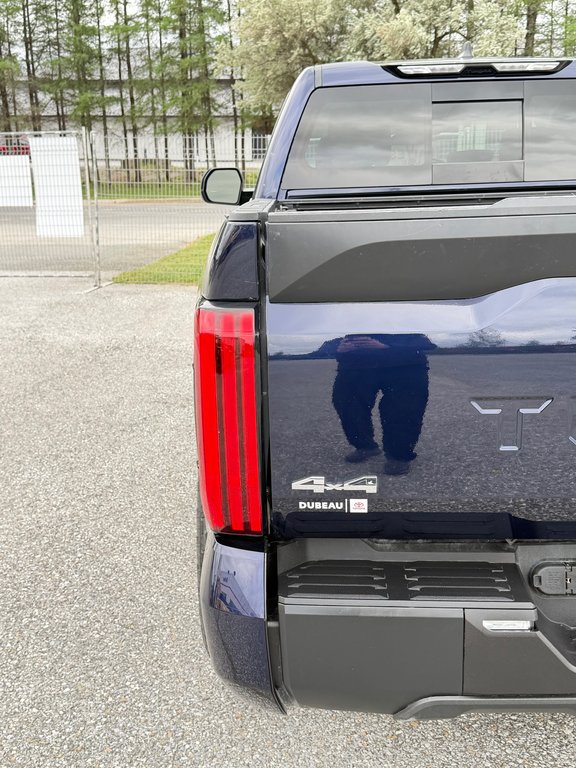 2024 Toyota Tundra SR5 / DOUBLECAB / MAGS + PNEUS HORS ROUTE / in Thetford Mines, Quebec - 24 - w1024h768px