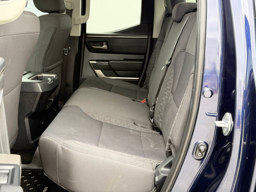 2024 Toyota Tundra SR5 / DOUBLECAB / MAGS + PNEUS HORS ROUTE / in Thetford Mines, Quebec - 54 - w1024h768px