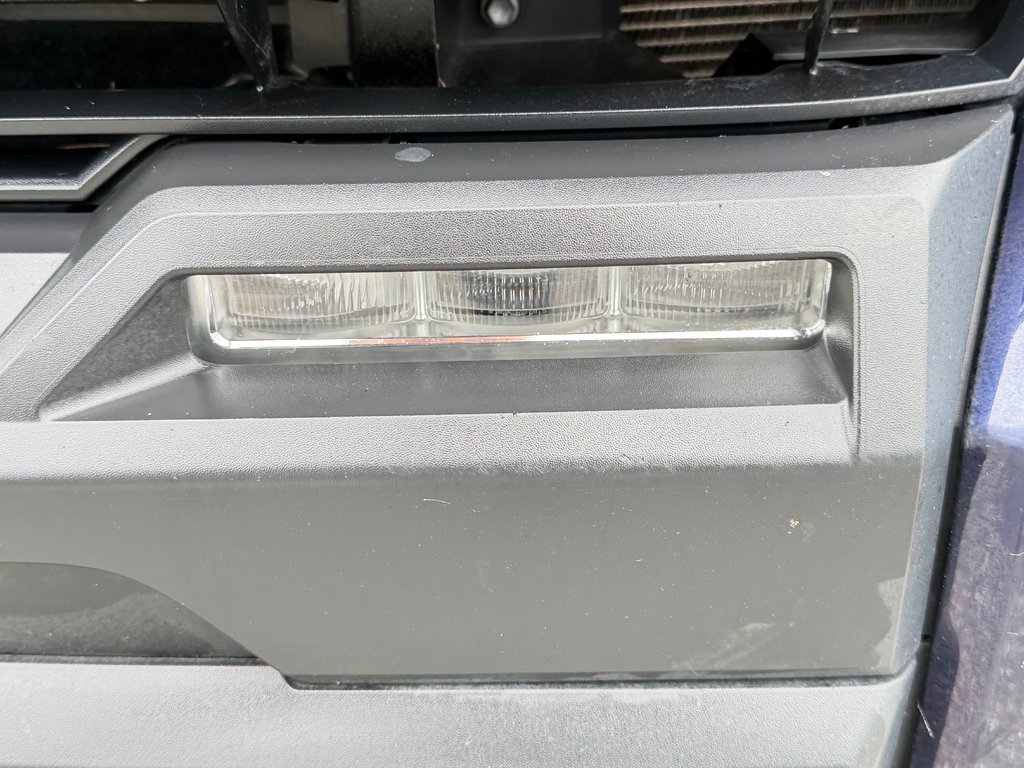 2024 Toyota Tundra SR5 / DOUBLECAB / MAGS + PNEUS HORS ROUTE / in Thetford Mines, Quebec - 14 - w1024h768px