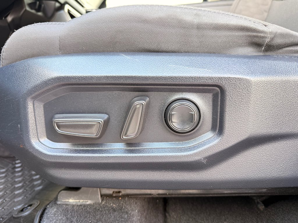 Toyota Tundra SR5 / DOUBLECAB / MAGS + PNEUS HORS ROUTE / 2024 à Thetford Mines, Québec - 18 - w1024h768px