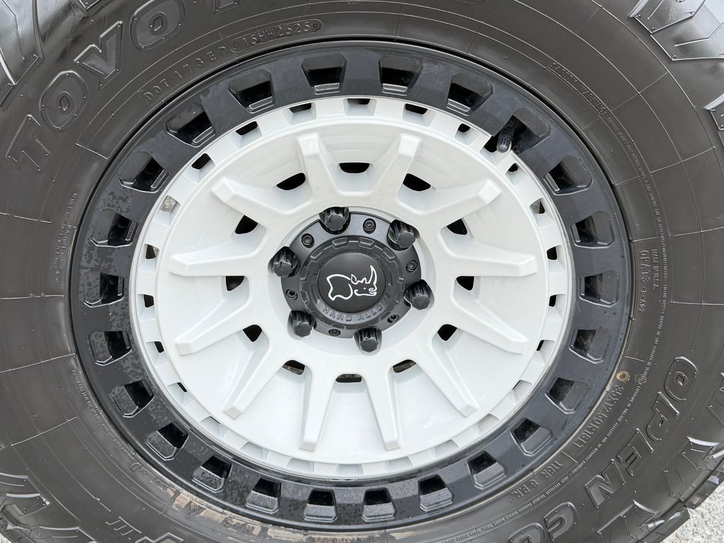 2026 Toyota Tundra TRD PRO / LIFT KIT / TOILE DE BOITE TOYOTA / MAGS  KMC ET PNEUS TOYO AT3 in Thetford Mines, Quebec - 23 - w1024h768px