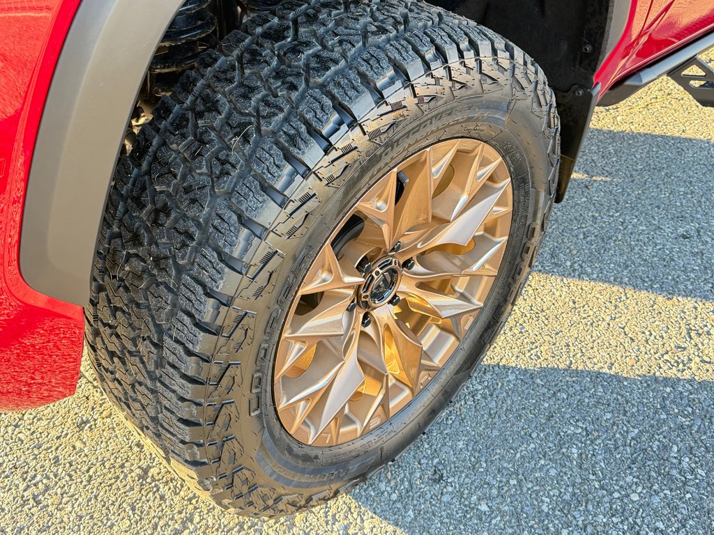 Toyota Tundra LIMITED NIGHTSHADE  / LIFT KIT / TOILE DE BOITE TOYOTA / MAGS FUEL ET PNEUS COOPER  / 2026 à Thetford Mines, Québec - 16 - w1024h768px