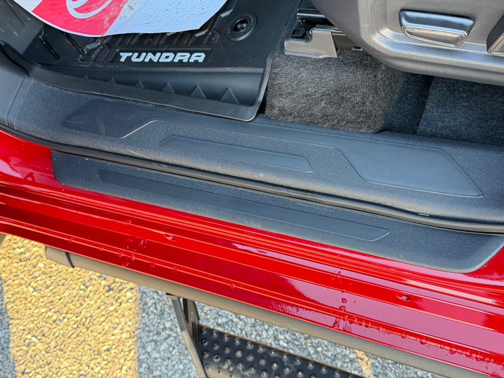 Toyota Tundra LIMITED NIGHTSHADE  / LIFT KIT / TOILE DE BOITE TOYOTA / MAGS FUEL ET PNEUS COOPER  / 2026 à Thetford Mines, Québec - 43 - w1024h768px