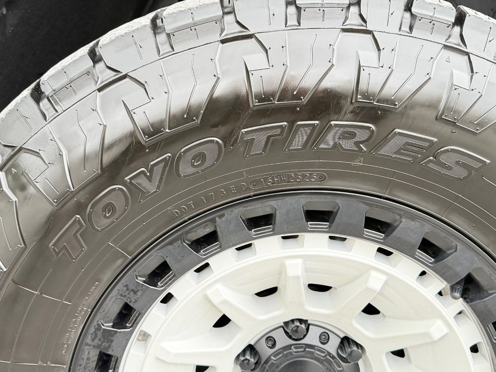 2026 Toyota Tundra TRD PRO / LIFT KIT / TOILE DE BOITE TOYOTA / MAGS  KMC ET PNEUS TOYO AT3 in Thetford Mines, Quebec - 25 - w1024h768px