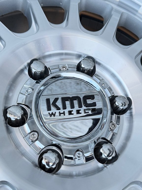 Toyota Tundra TRD PRO / LIFT KIT / TOILE DE BOITE TOYOTA / MAGS  KMC ET PNEUS TOYO AT3 2026 à Thetford Mines, Québec - 19 - w1024h768px