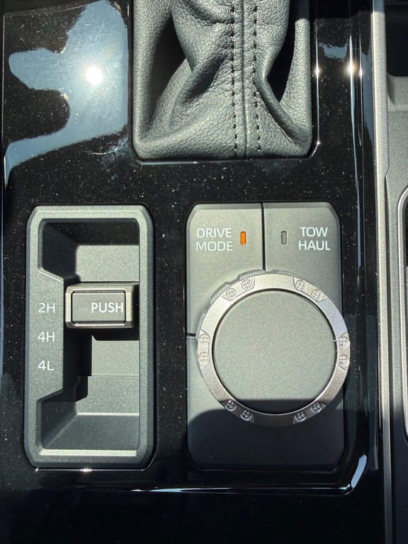 2026 Toyota Tundra Limited Hybrid in Thetford Mines, Quebec - 39 - w1024h768px