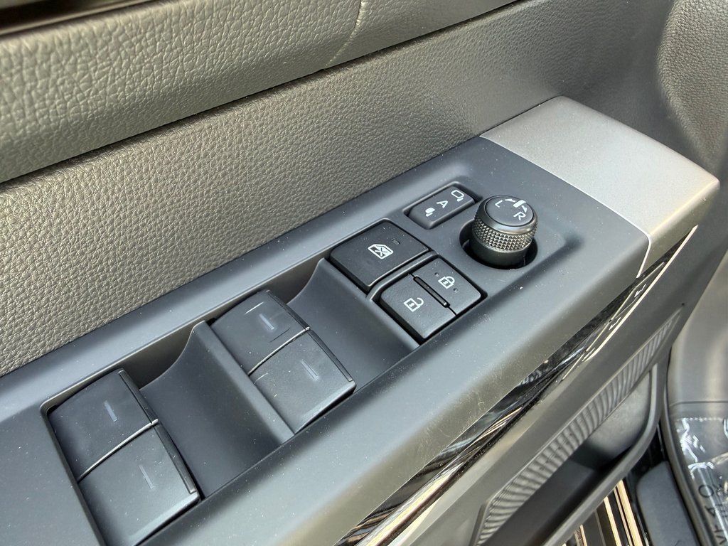 2026 Toyota Tundra Limited Hybrid in Thetford Mines, Quebec - 21 - w1024h768px