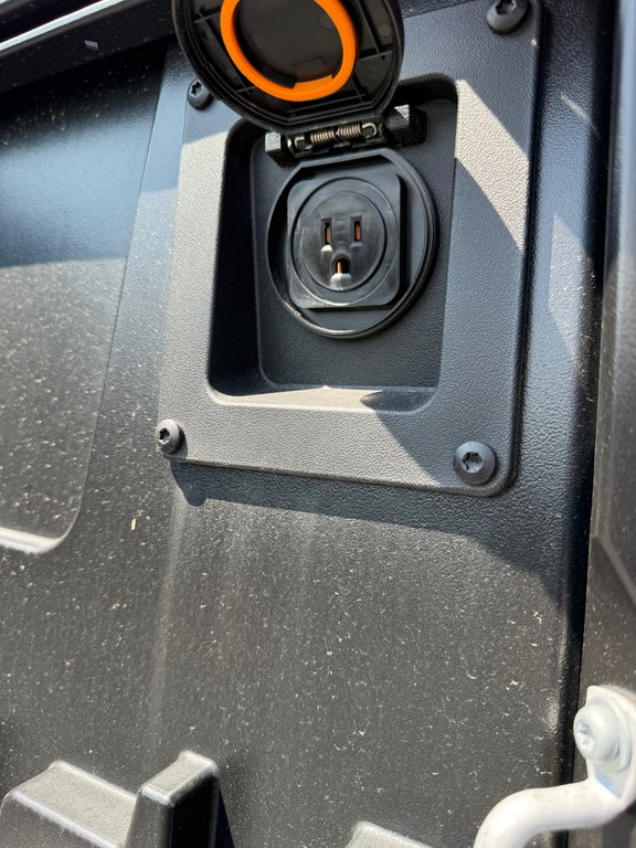 2026 Toyota Tundra Limited Hybrid in Thetford Mines, Quebec - 45 - w1024h768px