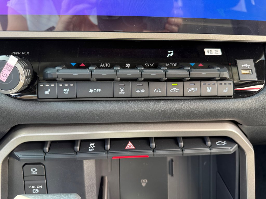 2026 Toyota Tundra Limited Hybrid in Thetford Mines, Quebec - 35 - w1024h768px